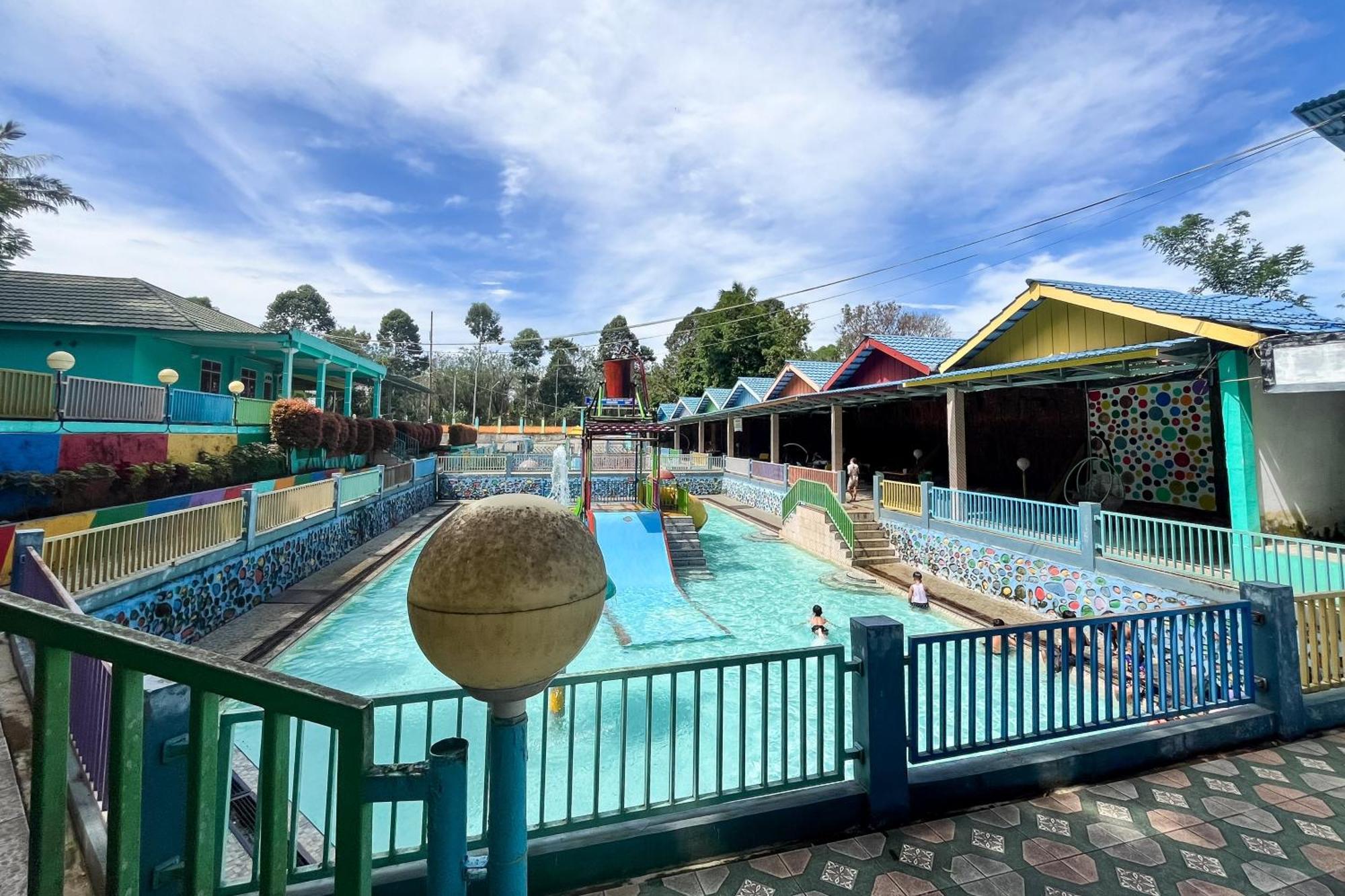 Reddoorz At Villa Waterfun Favour Pagar Alam Pagaralam Exteriör bild
